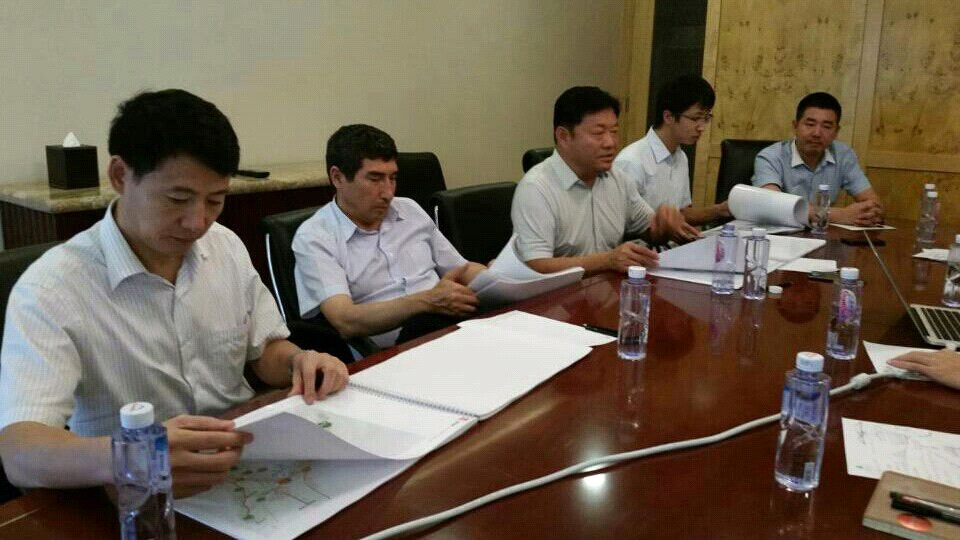 市旅游局局长肖凯提?吐尔地在广州听取新疆天山小镇总体规划设计概念汇报